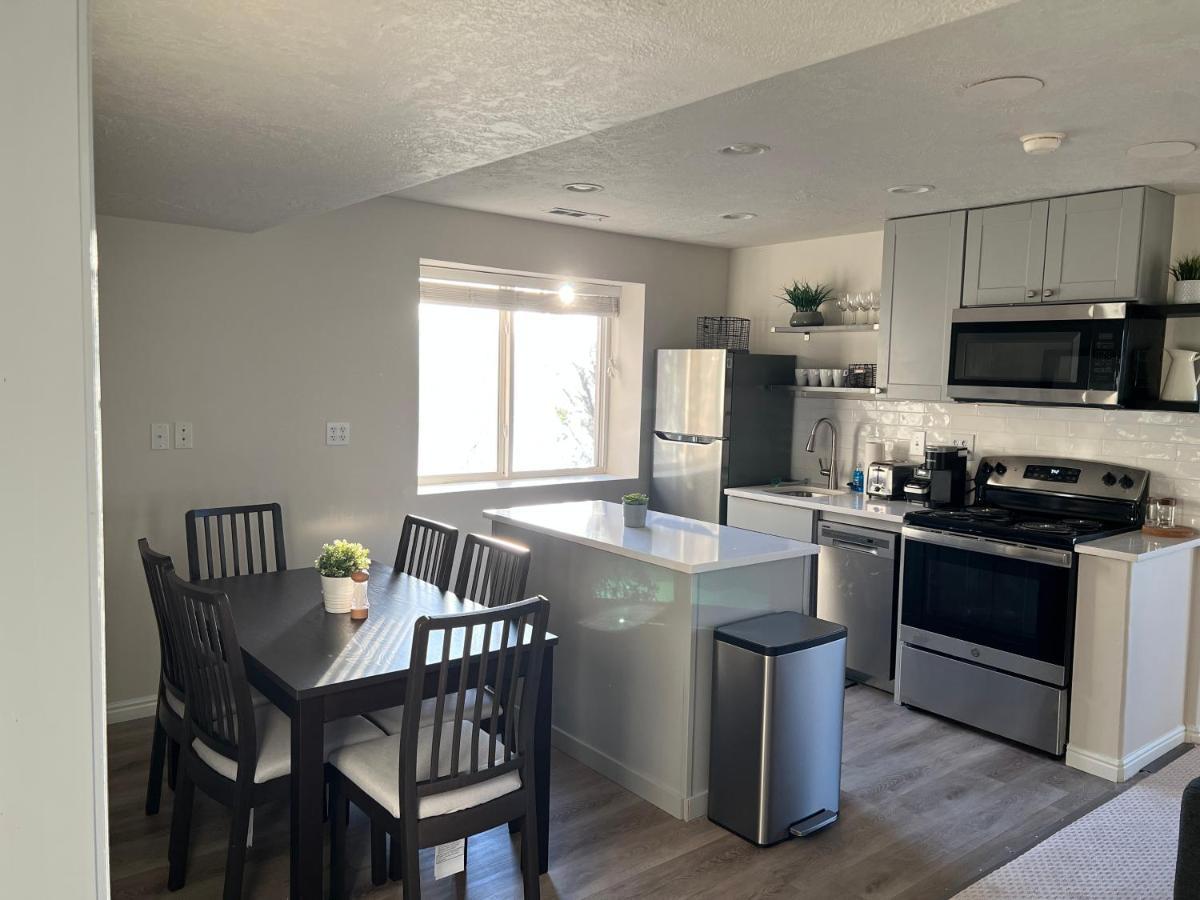 Above Ground Basement Apartment 2 Bedroom 1 B Retreat With Gorgeous View Draper Exterior foto